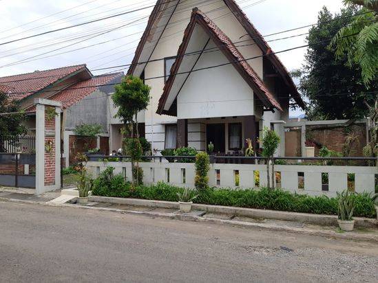 Dijual murah rumah luas di Cisaranten Kulon Arcamanik Kota Bandung