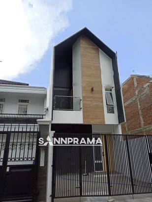 Rumah SUPER STRATEGIS Lokasi di Komplek Deplu, Cipadu Larangan, kota Tangera