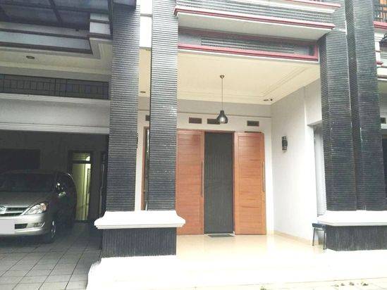 Harga Turun Lagi Rumah Siap Huni 2 Lantai di Jl. E, Kebon Jeruk, Dekat Pintu Tol