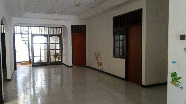 Rumah 2 lantai di Komplek Taman Aries Blok. A 6, Meruya