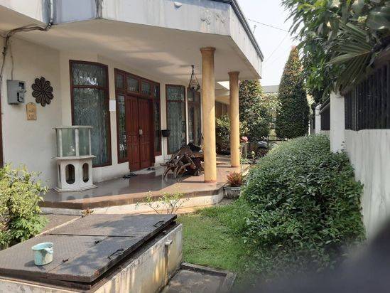 Rumah 2 Lantai di Komplek Taman Aries Blok. B, Meruya