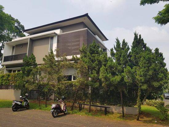 Dijual Rumah Mewah di Cluster The Castilla, BSD City