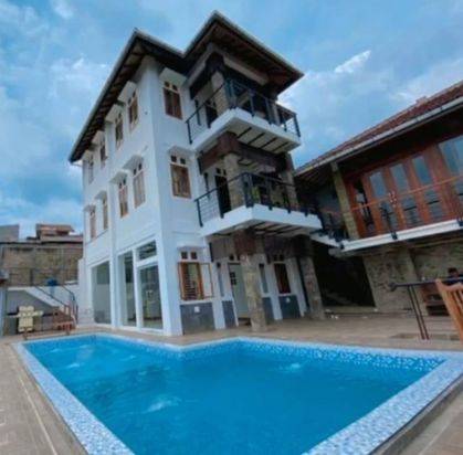 Villa mewah harga murah strategis tanah luas lokasi di lembang