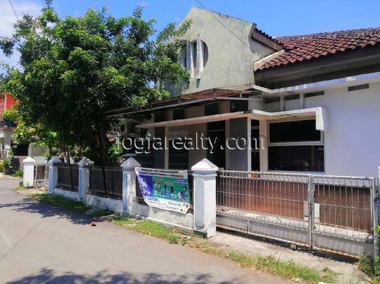 Rumah dijual NOLOGATEN dekat Ambarrukmo Plaza MALL