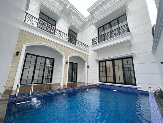 DIJUAL RUMAH BARU CLASSIC SWIMMING POOL SENTUL CITY BOGOR