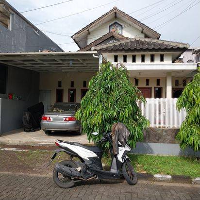 Rumah mewah 2 lantai di komplek elit gading regency soekarno hatta buah batu bandung