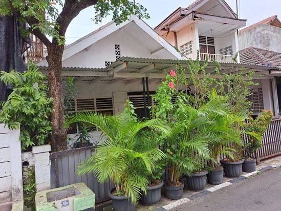 Rumah Jadul tapi unik dan lantai 2 untuk kos2an