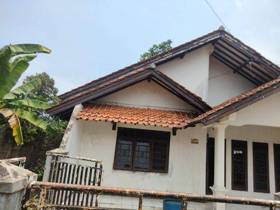Tanah Darat Berikut Rumah dan Sawah Total 0,5 Hektare