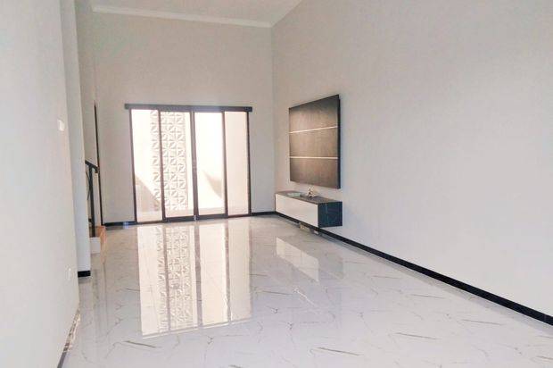 Dijual Rumah Minimalis 2 Lantai Siap Huni Fasilitas Kolam Renang dan Rooftop Batu Malang