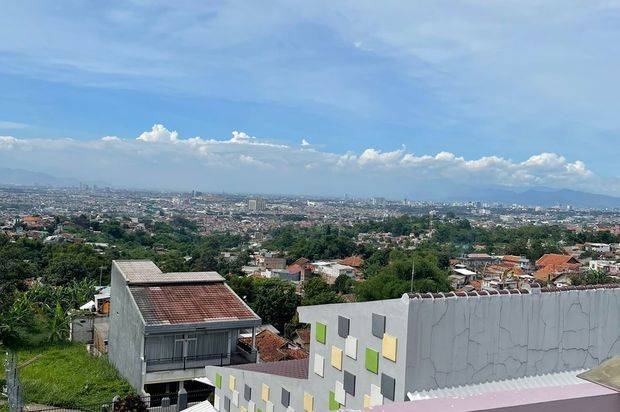 Rumah Cantik 3 Lantai di Padasuka Atas 4 KT 1,2 M  