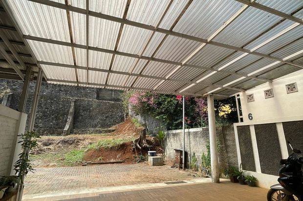 Rumah Cantik 3 Lantai di Padasuka Atas 4 KT 1,2 M  