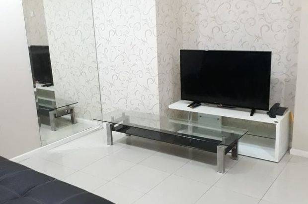 Apartemen Cosmo Terrace furnished bagus siap huni lantai tinggi