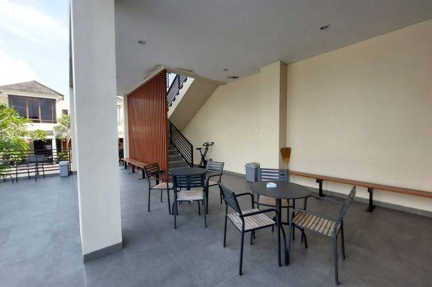  HUNIAN ELEGAN DI JL PARIS DESAIN MODERN DENGAN BERBAGAI MACAM FASILITAS CLUB HOUSE