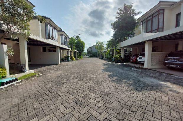  HUNIAN ELEGAN DI JL PARIS DESAIN MODERN DENGAN BERBAGAI MACAM FASILITAS CLUB HOUSE