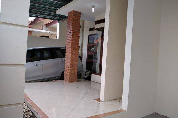 Rumah Hook Luas Dekat Pintu Tol