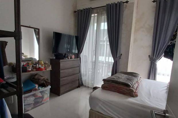 Rumah minimalis dekat Terminal busway dan universitas budi luhur mudah keseluruh area dengan motor dan mobil