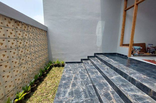 RUMAH SIAP HUNI 2 LANTAI TERMURAH DI JAKAL