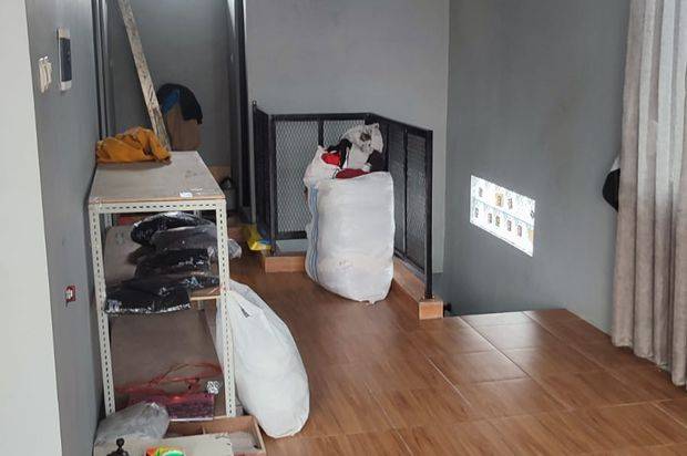 ( NEGO SAMPAI JADI ) Dijual Rumah Pinggir Jalan Lokasi Strategis di Cimahi