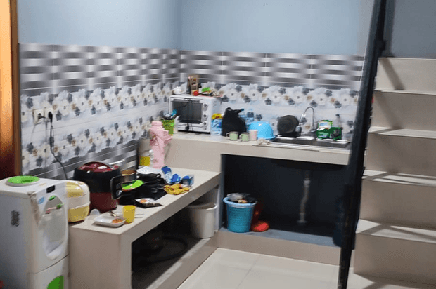 ( NEGO SAMPAI JADI ) Dijual Rumah Pinggir Jalan Lokasi Strategis di Cimahi