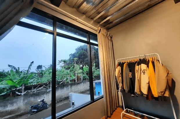 ( NEGO SAMPAI JADI ) Dijual Rumah Pinggir Jalan Lokasi Strategis di Cimahi