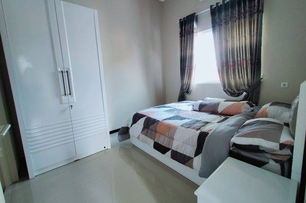 Rumah 2 Lantai di Jl. Besi Jangkang; Full Furniture