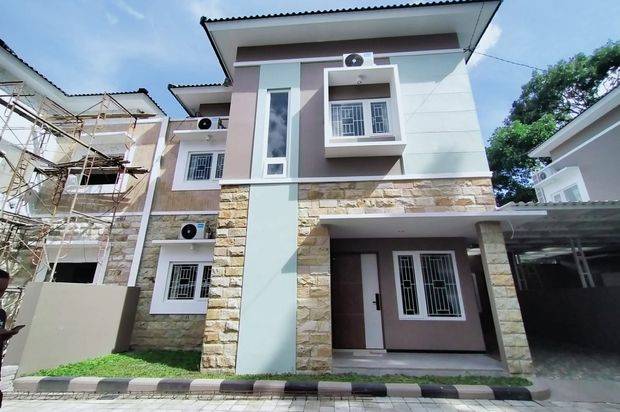 Rumah 2 Lantai di Jl. Besi Jangkang; Full Furniture