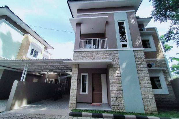 Rumah 2 Lantai di Jl. Besi Jangkang; Full Furniture