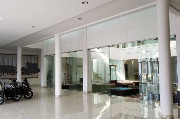 DIJUAL Rumah/Kantor Luas Strategis 3,5 Lantai di Jelutung, Jambi