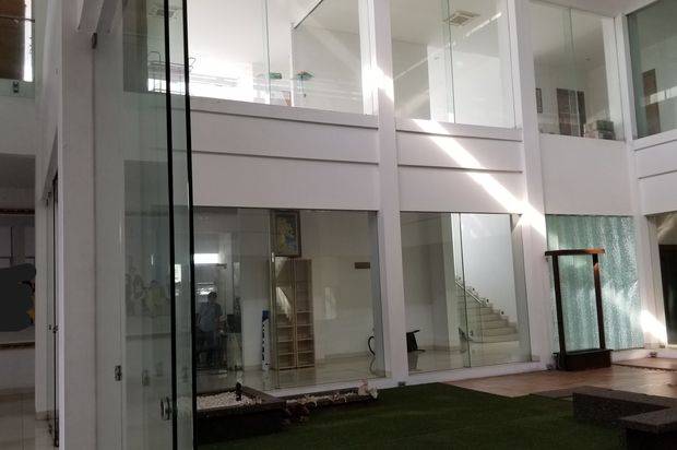 DIJUAL Rumah/Kantor Luas Strategis 3,5 Lantai di Jelutung, Jambi