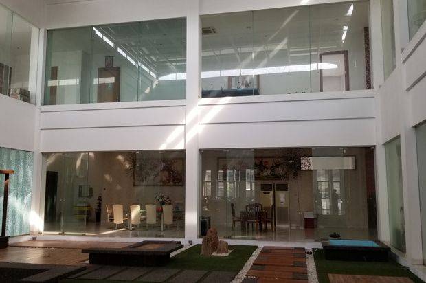 DIJUAL Rumah/Kantor Luas Strategis 3,5 Lantai di Jelutung, Jambi