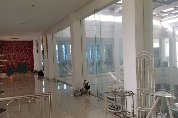 DIJUAL Rumah/Kantor Luas Strategis 3,5 Lantai di Jelutung, Jambi