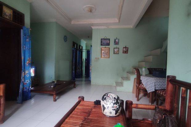 jual rumah 2 1/2 lantai