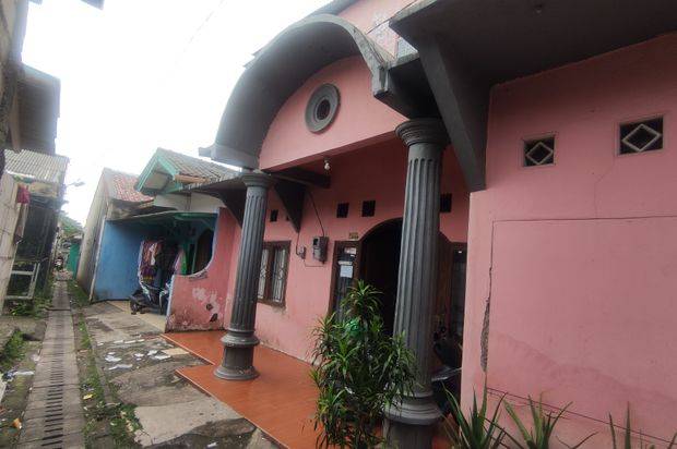 jual rumah 2 1/2 lantai