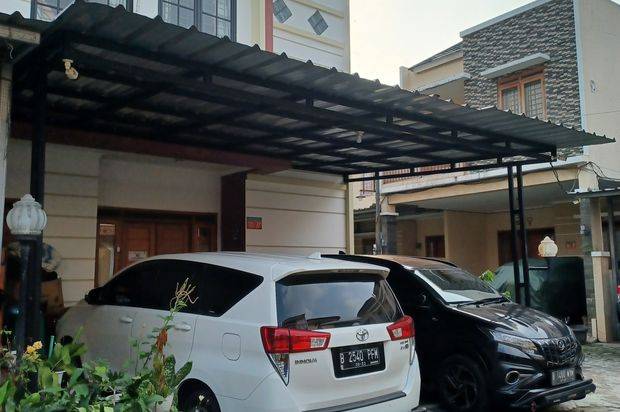 DI JUAL RUMAH HOOK DALAM CLUSTER CEGER GRENVILLE 2 LANTAI 2 LT 85 LB 105 KT 4 KM 3