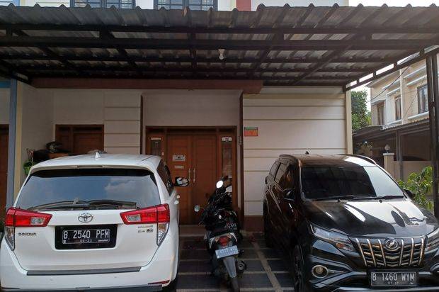 DI JUAL RUMAH HOOK DALAM CLUSTER CEGER GRENVILLE 2 LANTAI 2 LT 85 LB 105 KT 4 KM 3