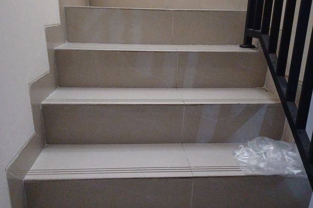 DI JUAL RUMAH HOOK DALAM CLUSTER CEGER GRENVILLE 2 LANTAI 2 LT 85 LB 105 KT 4 KM 3