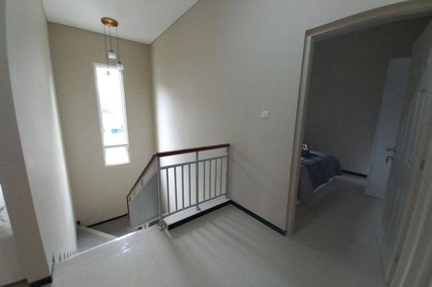 RUMAH MEWAH CANTIK SIAP HUNI DI JALAN KALIURANG 