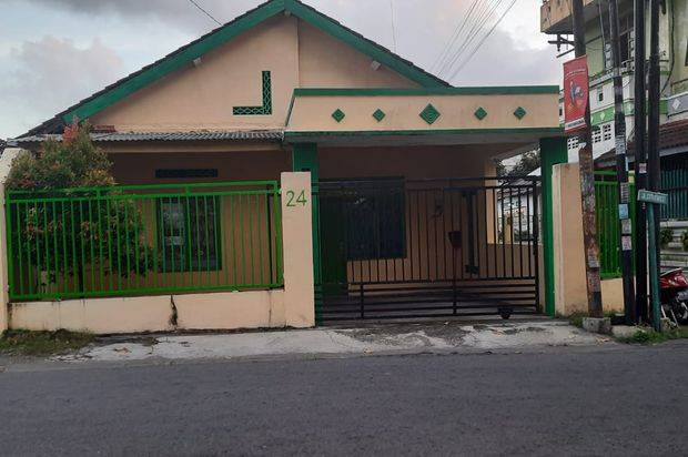 DI JUAL RUMAH! LOKASI STRATEGIS! DEKAT AMBARRUKMO PLAZA!