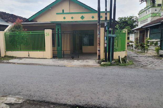 DI JUAL RUMAH! LOKASI STRATEGIS! DEKAT AMBARRUKMO PLAZA!