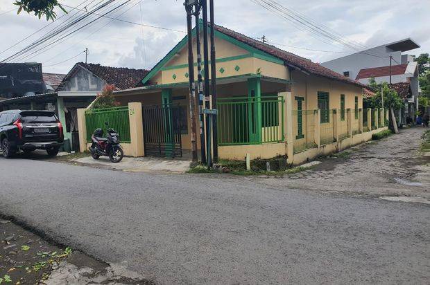 DI JUAL RUMAH! LOKASI STRATEGIS! DEKAT AMBARRUKMO PLAZA!