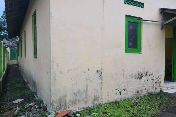 DI JUAL RUMAH! LOKASI STRATEGIS! DEKAT AMBARRUKMO PLAZA!