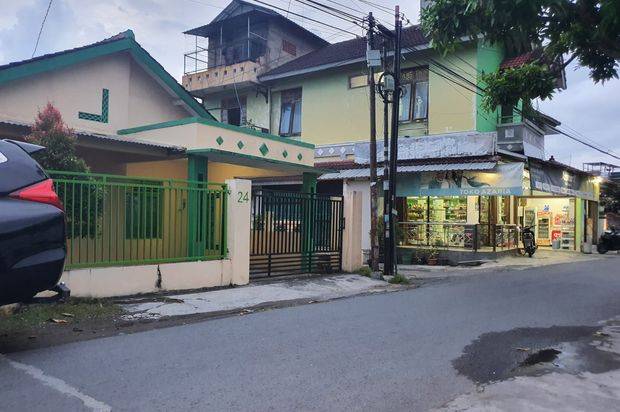 DI JUAL RUMAH! LOKASI STRATEGIS! DEKAT AMBARRUKMO PLAZA!
