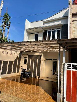 Rumah Cantik 3 Lantai di Padasuka Atas 4 KT 1,2 M  