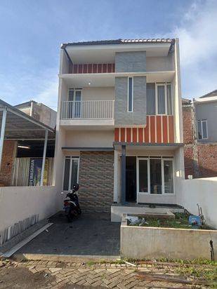 RUMAH SIAP HUNI DI PERUMAHAN PODORUKUN DEKAT WISATA KOTA BATU