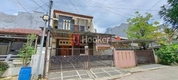 RUMAH SUDAH TINGGI DARI JALAN LOKASI DI PONDOK GADING UTAMA KELAPA GADING