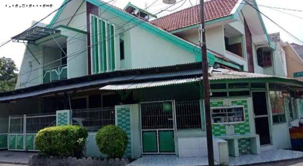 Rumah  Mulyosari Utara, Hook, Semi Furnish