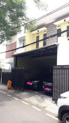 Dijual rumah lokasi cempaka putih carport 2 mobil