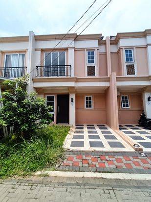 DIJUAL Rumah siap huni 2 lantai The Savia Park BSD City Serpong Tangerang Selatan dengan kondisi nyaman dan strategis