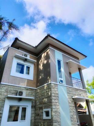 RUMAH MEWAH AREA UII JAKAL