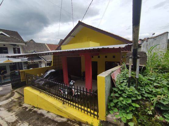 RUMAH SIAP HUNI POSISI HOOK DAN TANAH LUAS DI MAGELANG